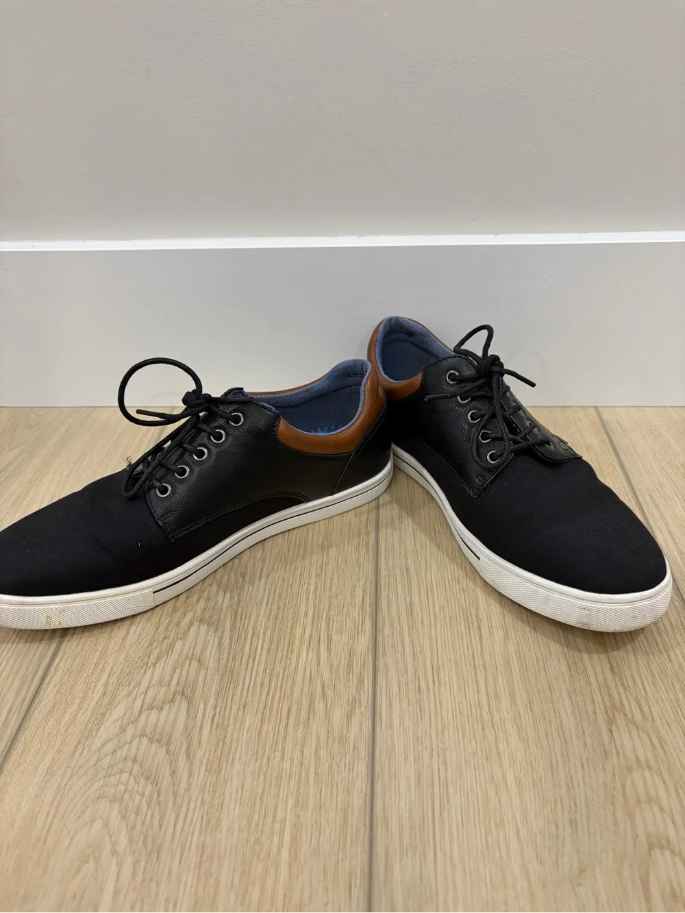 DECARSDZ Men’s Black Canvas Low Top Lace-Up Sneakers Brown Trim White Sole 8